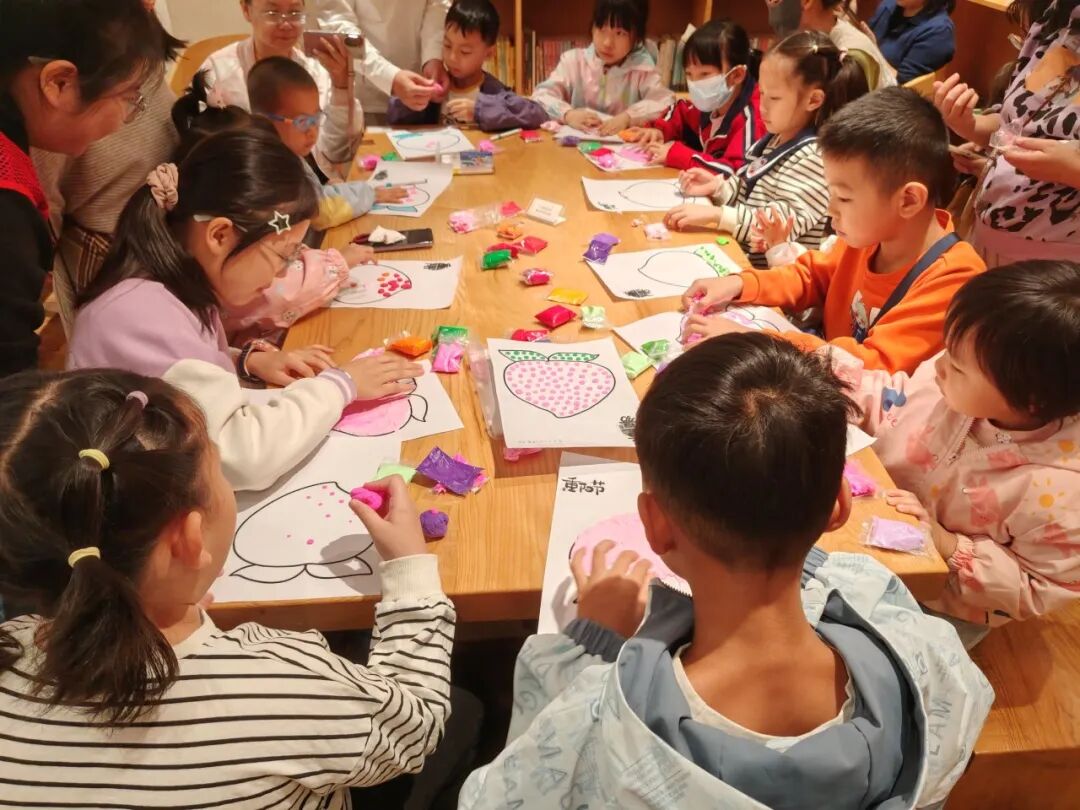 城市书吧丨秋日好书来相伴，重阳拾光忆美好